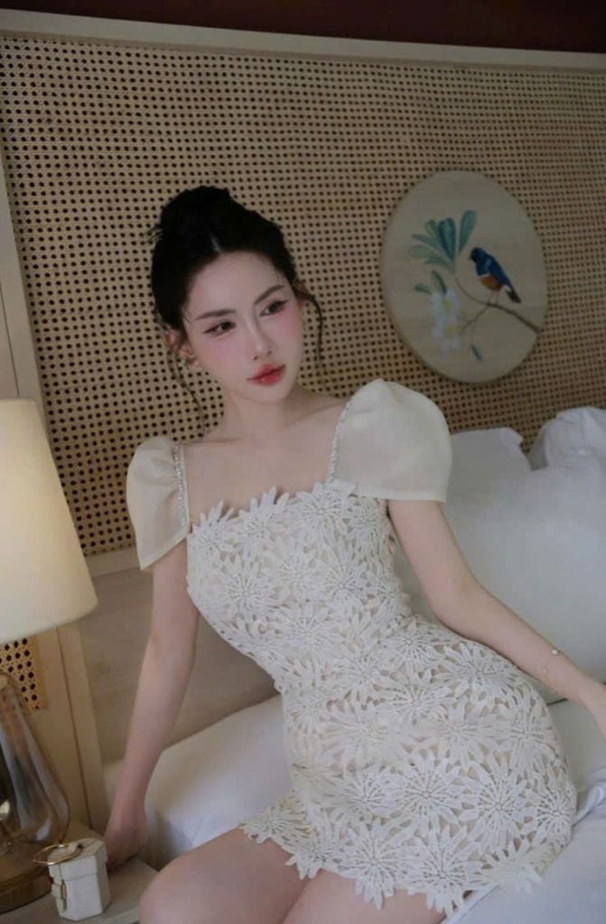 VGU0408-Đầm ren hoa vai kết ngọc phối tay CC Kem