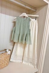 VGU0407-Set áo tơ babydoll xanh, quần suông thêu hoa lỗ CC Kem