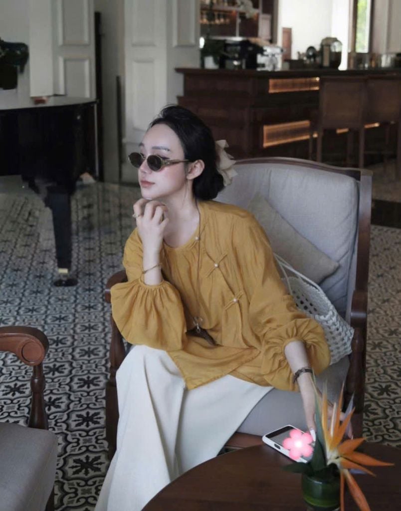 VGU0414-Set áo vàng phối nút tàu, quần suông Kem CC