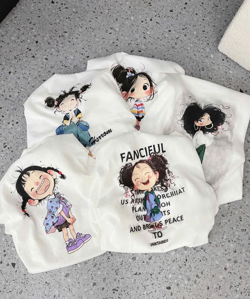 TB8461-Áo thun trắng in hình bé gái tóc xù Fancitul