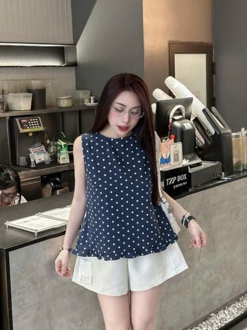 SKY8449-Set áo chấm bi sau lưng phối nút nhúng bèo, quần short Kem