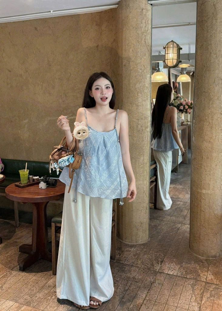 TQ4326-Set áo tơ thêu 2 dây kết hạt CC, quần suông Kem