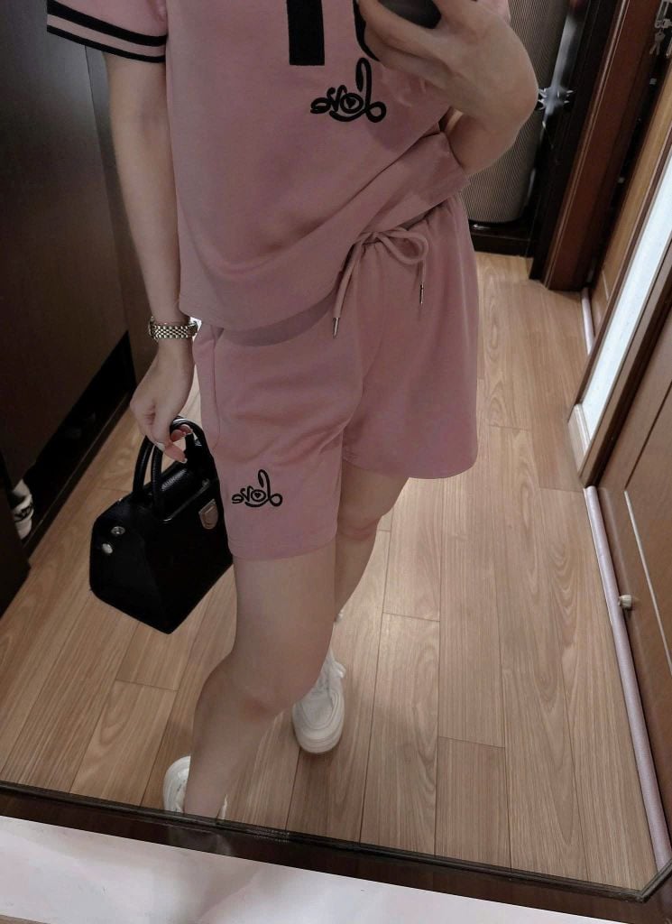 VGU0478-Set áo phối viền số 31, quần short thêu chữ Hồng