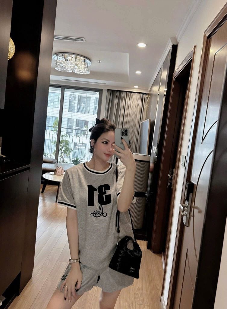 VGU0477-Set áo phối viền số 31, quần short thêu chữ Xám