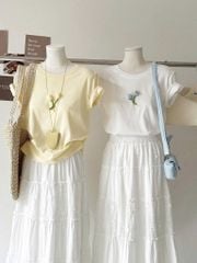 KS0910-Set áo thun đính hoa, CV tầng thêu CC Trắng (áo vàng)