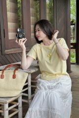 KS0910-Set áo thun đính hoa, CV tầng thêu CC Trắng (áo vàng)