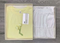KS0910-Set áo thun đính hoa, CV tầng thêu CC Trắng (áo vàng)