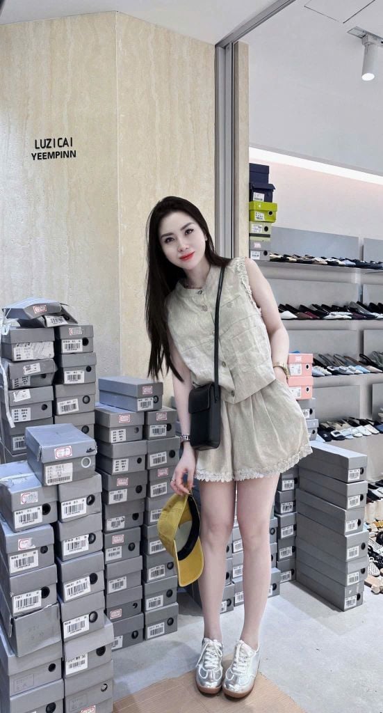VGU0401-Set áo sát nách + quần short phối viền ren Xanh Đen