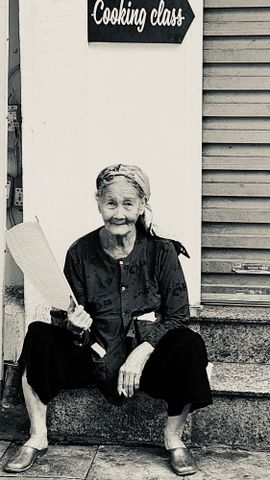  Tranh Người phụ nữ trong bếp 