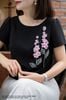 Áo croptop đen hoa thiên hương hồng SM699