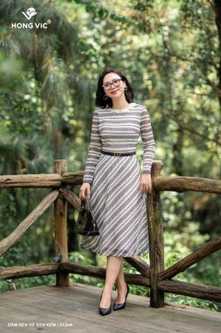 Đầm ren kẻ đen kem DL846