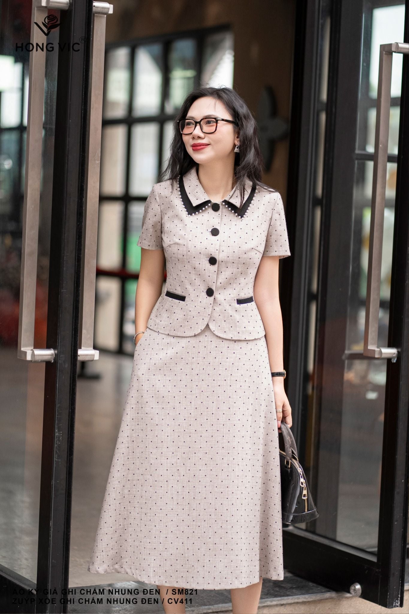 Zuýp xòe ghi chấm nhung đen CV411