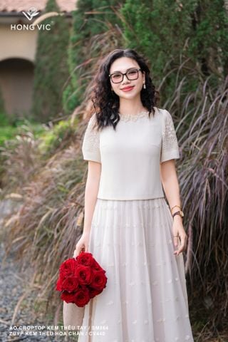 Áo croptop kem thêu tay SM864