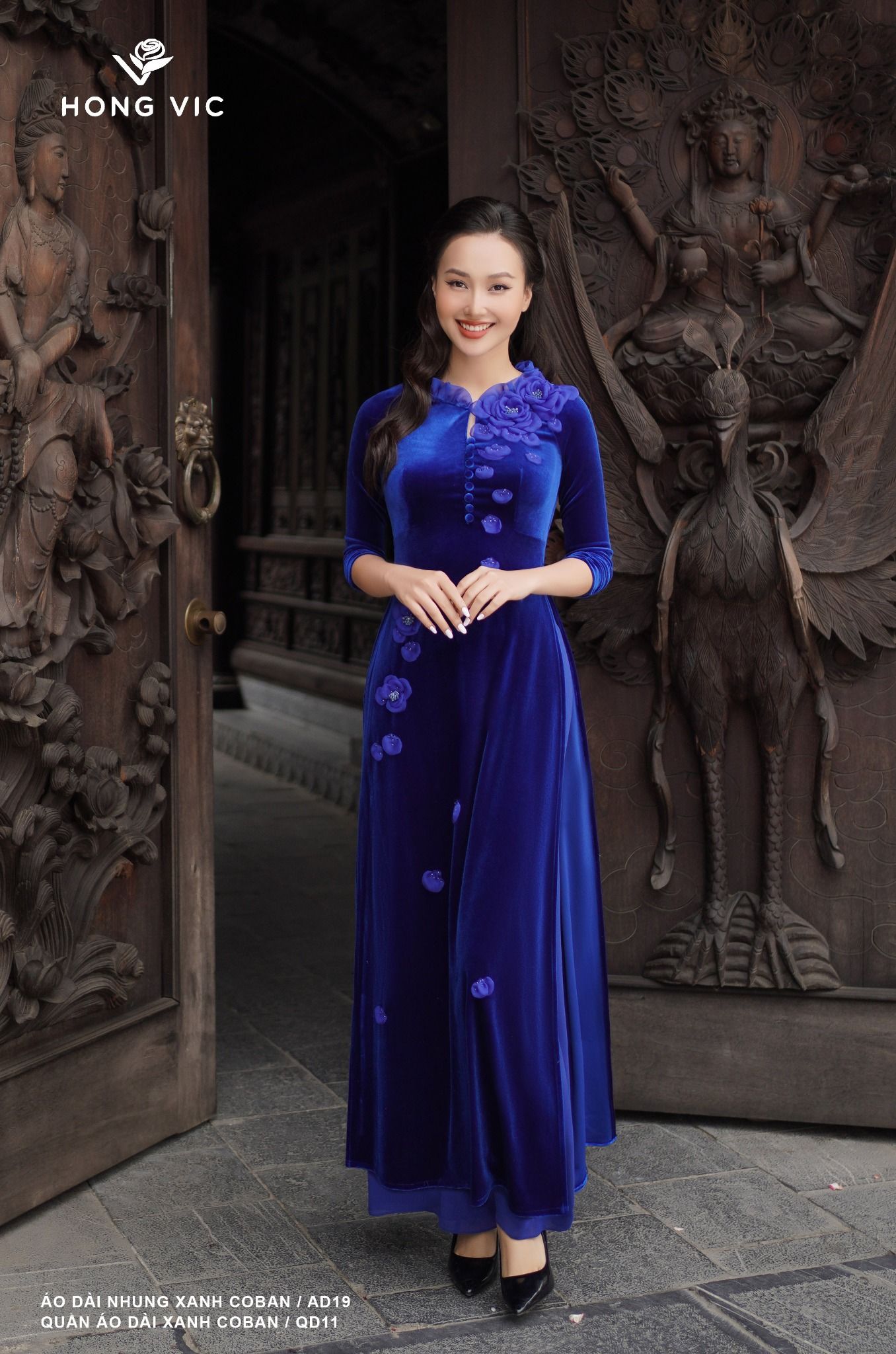 Áo dài dự tiệc màu xanh coban vải sequin quyến rũ