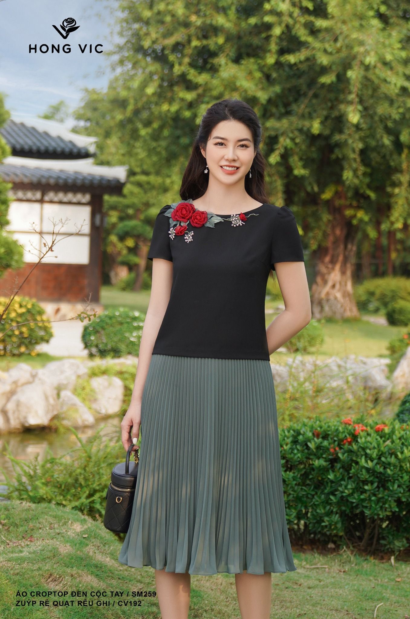 Áo croptop đen cộc tay SM259  hongvicfashion