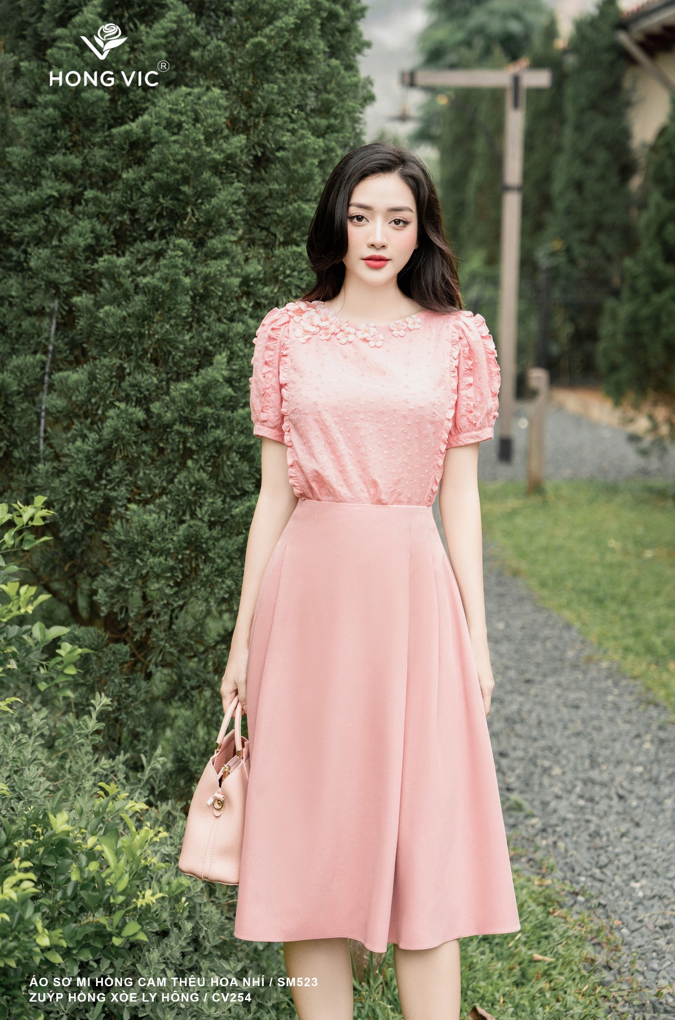 ÁO SƠ MI TRẮNG THÊU HOA Webiste Mis Việt