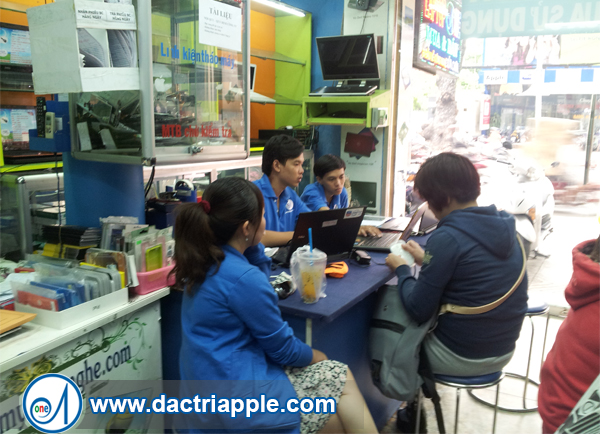 Thay pin iPhone 4s quận Phú Nhuận Thay pin iPhone 4s quận Phú Nhuận