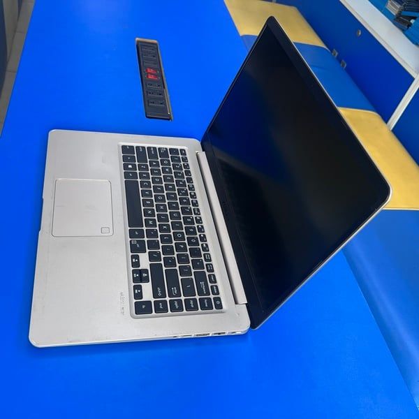 Laptop Asus S510U Cũ giá rẻ đẹp 98%