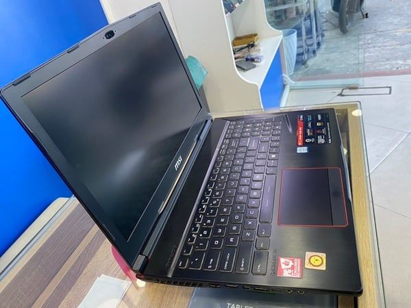 Laptop MSI GE63 Cũ giá tốt đẹp 98%