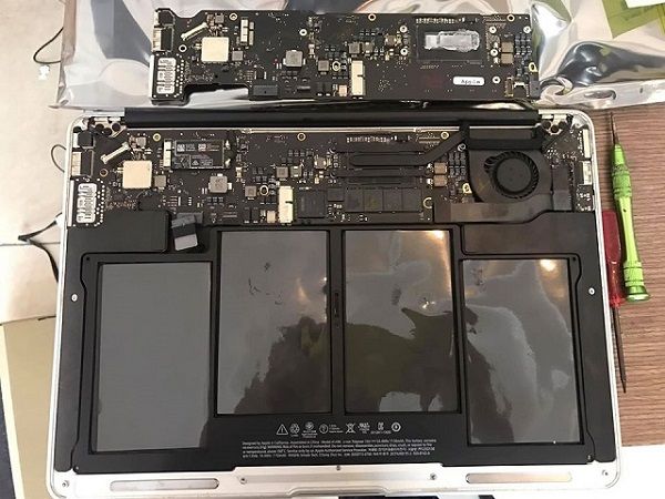 Thay mainboard Macbook Air M1 2020 13 inch