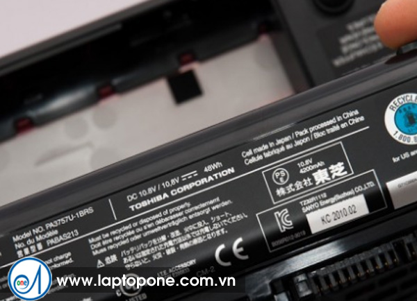 Thay pin laptop Toshiba M780 U500 S500 E205 A660 Thay pin laptop Toshiba M780 U500 S500 E205 A660
