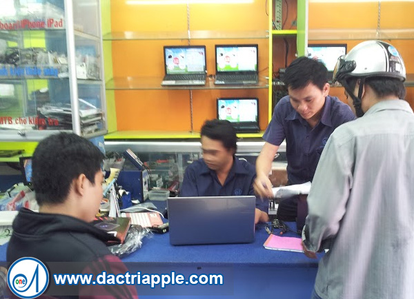 Thay pin iPhone 4 quận 5