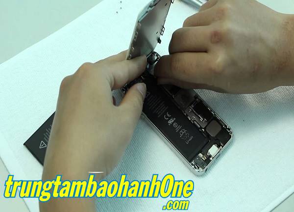 Thay pin iPhone 5S quận 4 Thay pin iPhone 5S quận 4