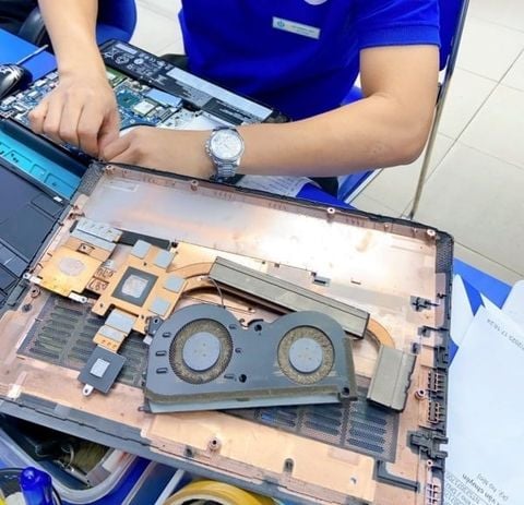 Thay Sửa Bản Lề Laptop Dell Inspiron 5490