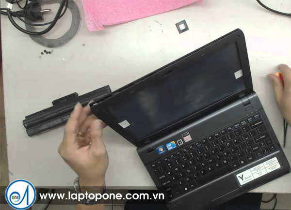 Thay màn hình laptop Lenovo Yoga 520-14 Thay màn hình laptop Lenovo Yoga 520-14