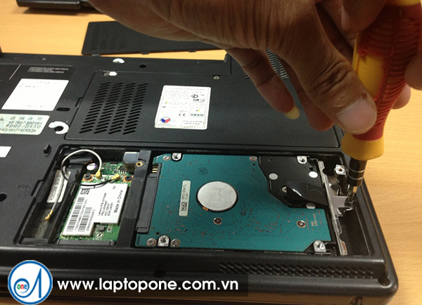 Thay ổ cứng laptop Dell 1400n 1510n M1330 quận 2 Thay ổ cứng laptop Dell 1400n 1510n M1330 quận 2