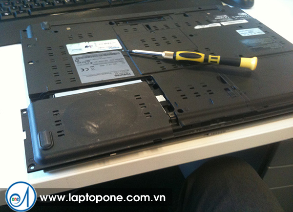 Thay ổ cứng laptop Samsung Q428 R439 RV408 N148 Thay ổ cứng laptop Samsung Q428 R439 RV408 N148