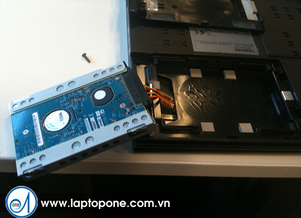 Thay ổ cứng laptop Samsung Q428 R439 RV408 N148 Thay ổ cứng laptop Samsung Q428 R439 RV408 N148