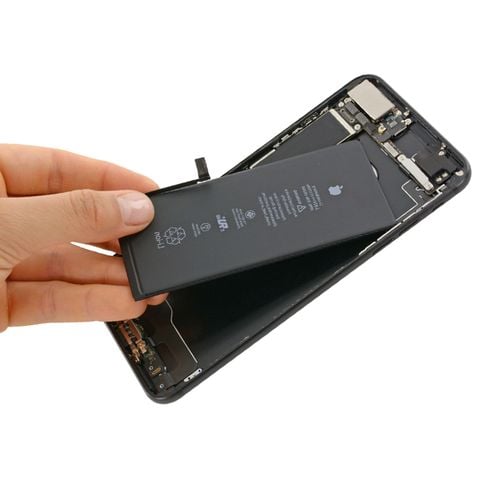 Thay pin iPhone SE 2022