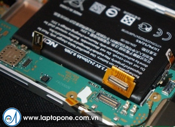 Thay pin Lumia 1020