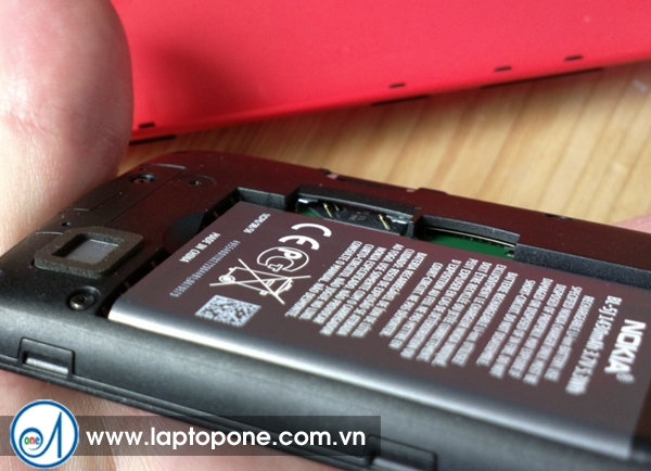 Thay pin Lumia 1020
