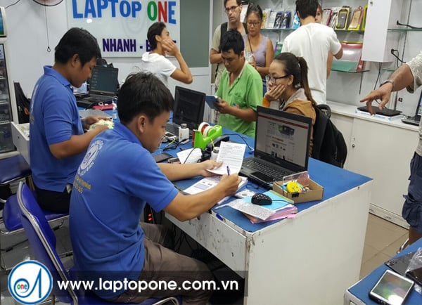 Thay pin Samsung tại trungtambaohanhONE Thay pin Samsung tab t585