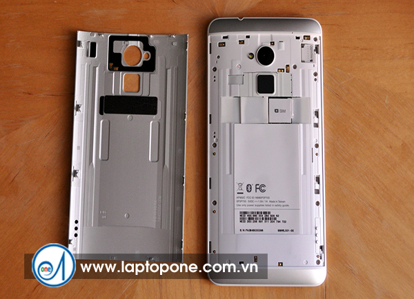 Thay pin HTC One ME dual SIM