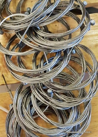 Dây phanh cơ phía sau