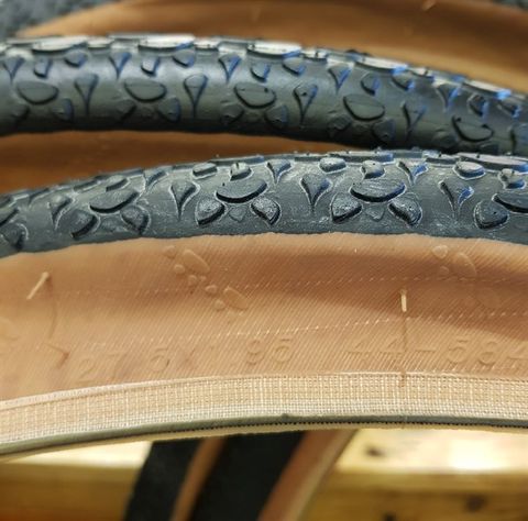Lốp Innova 27.5x1.95/ Vàng đen