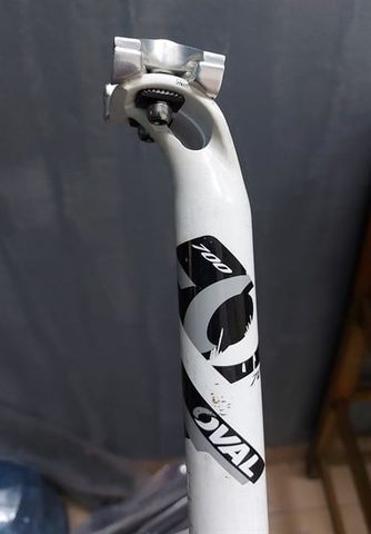 Cọc yên OVAL 700 31.6