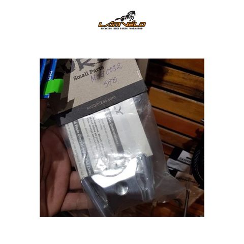 Đệm chân chống Surly