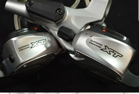 Tay bấm liền phanh dầu Shimano XT ST-M765