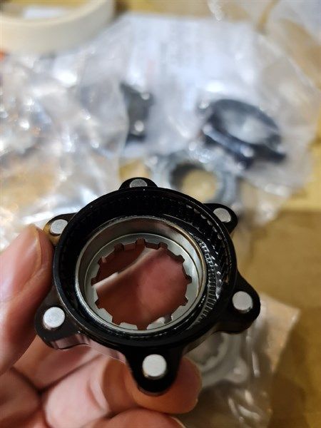  Adapter chuyển đĩa 6 ốc sang Centerlock 