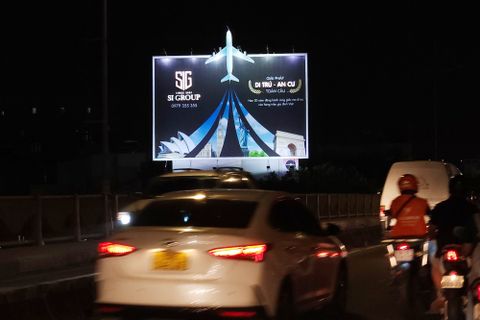 Bảng quảng cáo trên cầu Tân Thuận 2, Phường Tân Thuận Tây, quận 7, Tp. Hồ Chí Minh