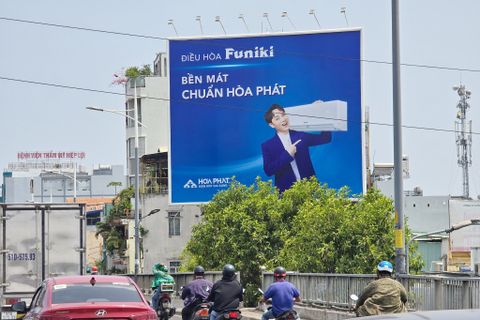 Bảng quảng cáo trên cầu Nguyễn Văn Cừ, Phường 2, Quận 8, Tp. Hồ Chí Minh