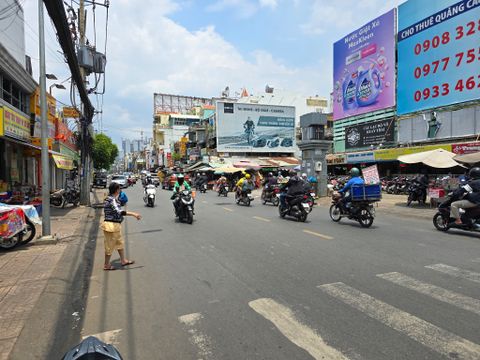 Billboard cổng chợ Hoà Hưng, phường 15, quận 10