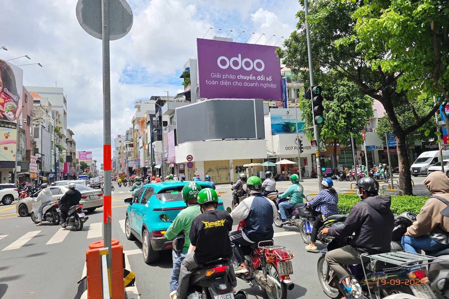 Bảng quảng cáo tại ngã tư Hai Bà Trưng - Võ Thị Sáu, Phường ĐaKao, Quận 1, Tp. Hồ Chí Minh