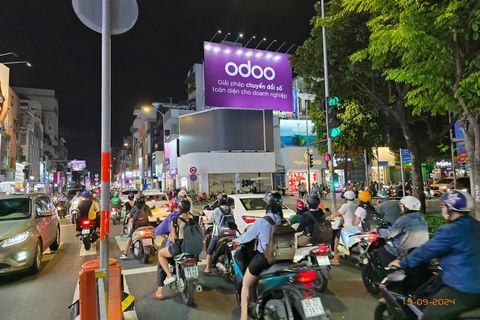 Bảng quảng cáo tại ngã tư Hai Bà Trưng - Võ Thị Sáu, Phường ĐaKao, Quận 1, Tp. Hồ Chí Minh