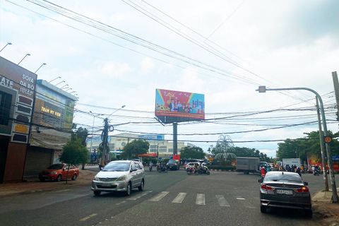 Trụ quảng cáo 3 mặt Vòng xoay chợ Tân Hiệp , TP. Biên Hoà - Đồng Nai