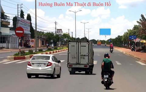 Trụ Quảng Cáo Tại Làng Văn Hoá Dân Tộc Đường Nguyễn Chí Thanh, Tp. BMT, T. Đăk Lăk